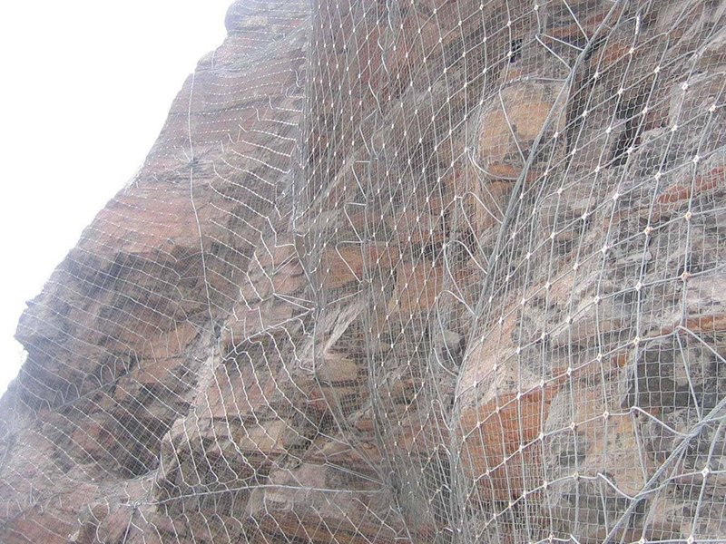边坡防护网应用于山体滑坡地带